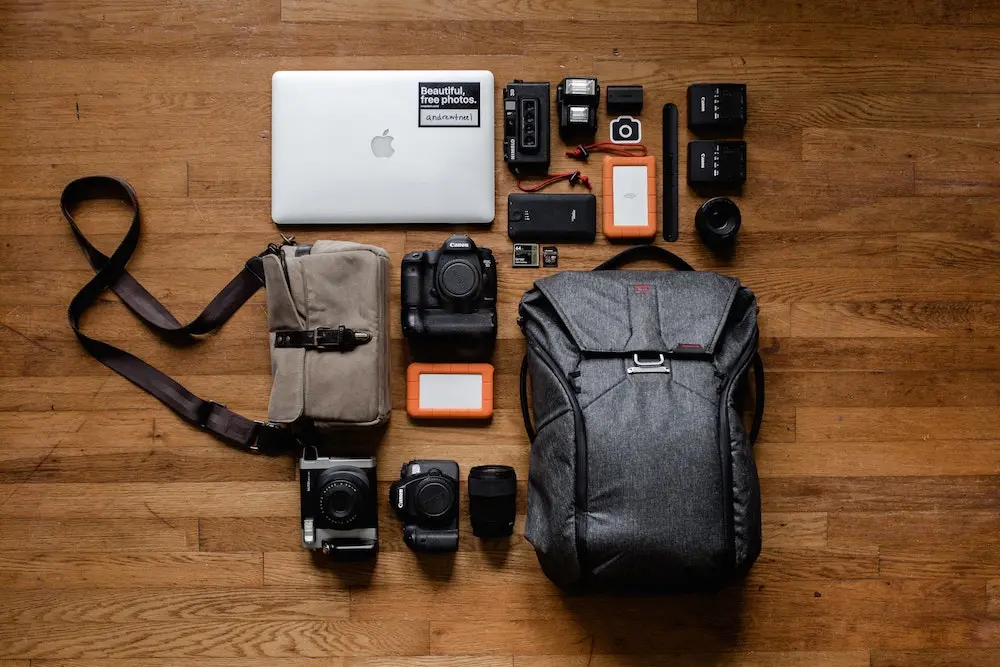 camera-essentials-case-card